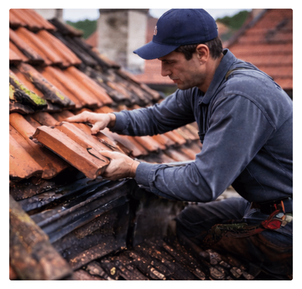 Remplacement de tuiles cassées à Jonage par couvreur professionnel